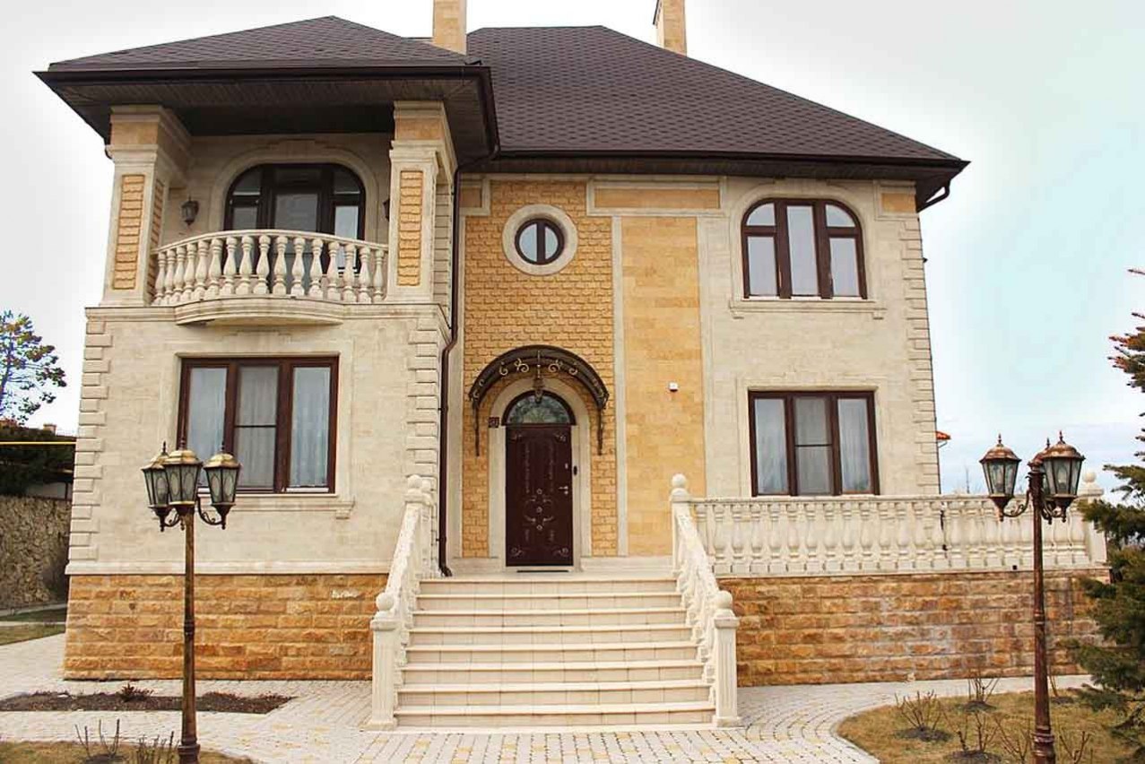 Облицовка дома дагестанским камнем в Краснодаре 